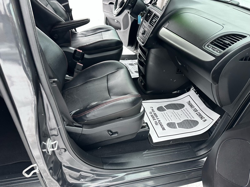 Dodge Grand Caravan R/T 2011