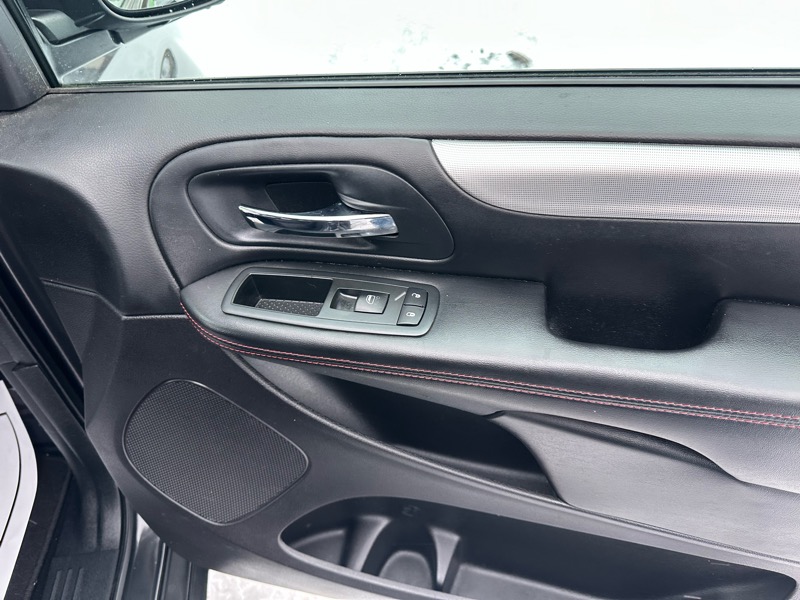 Dodge Grand Caravan R/T 2011