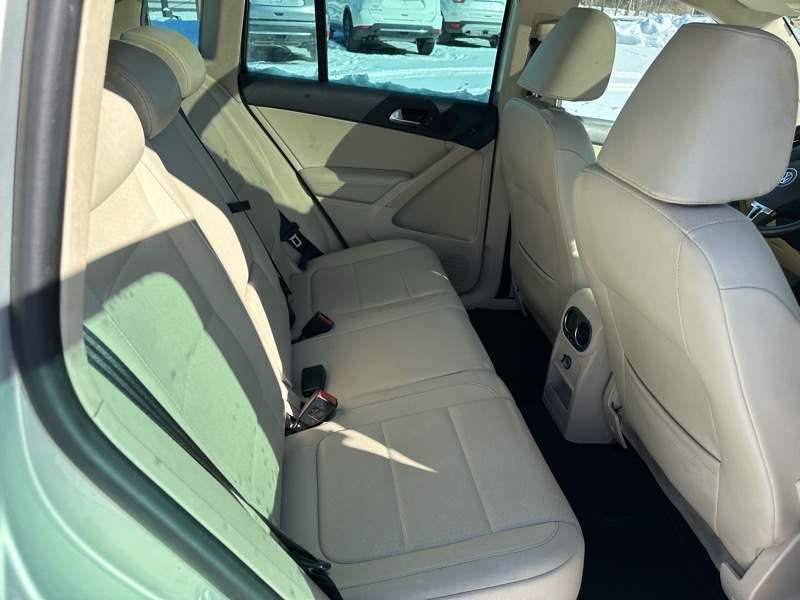 Volkswagen Tiguan SEL 2011