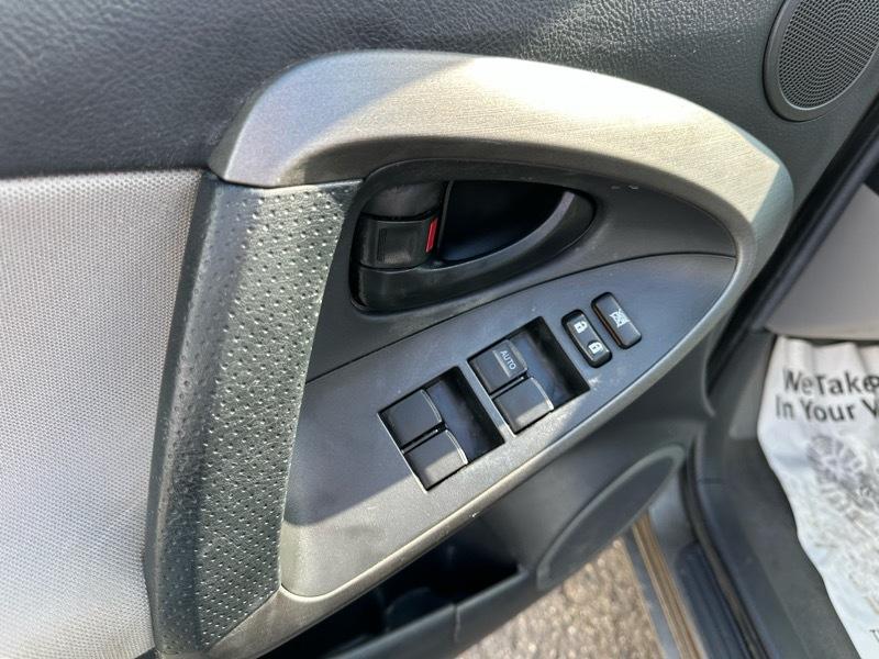 Toyota RAV4 Base I4 4WD 2011