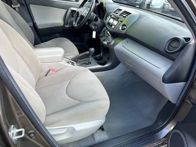 Toyota RAV4 Base I4 4WD 2011