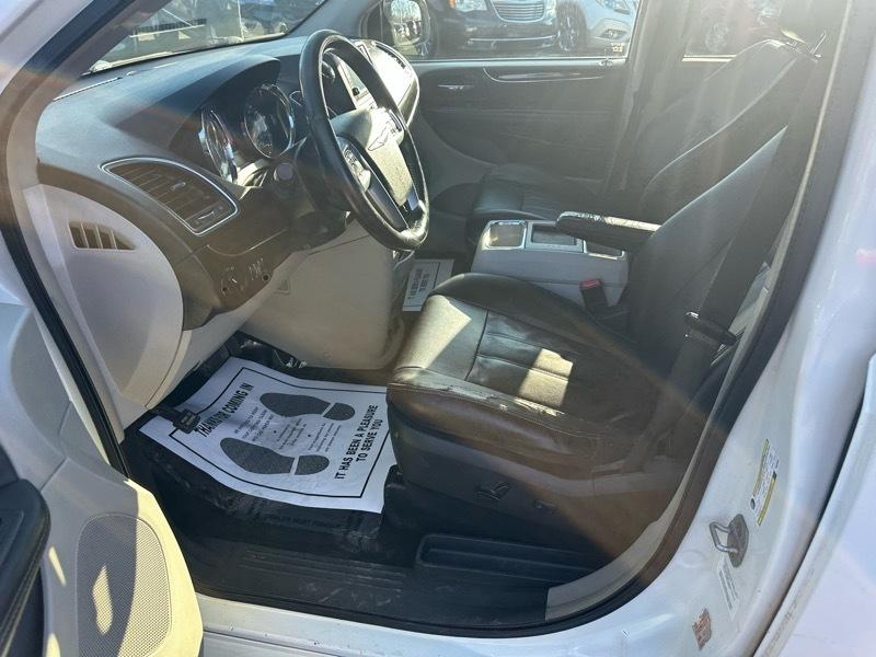 Chrysler Town & Country Touring 2013