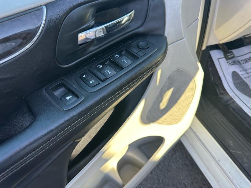 Chrysler Town & Country Touring 2013