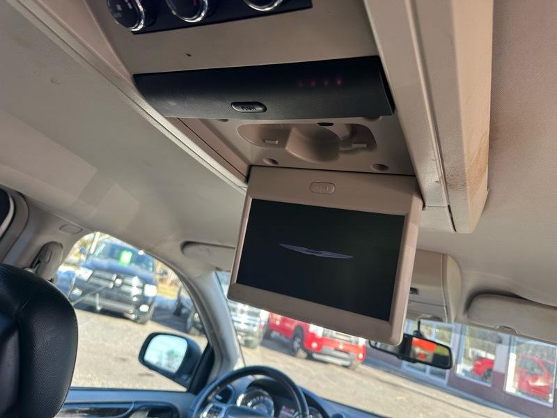 Chrysler Town & Country Touring 2013