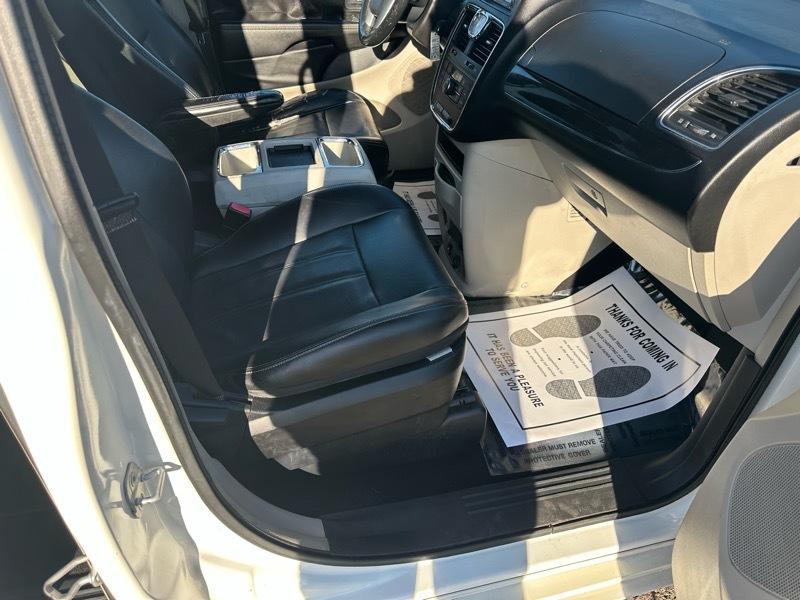 Chrysler Town & Country Touring 2013