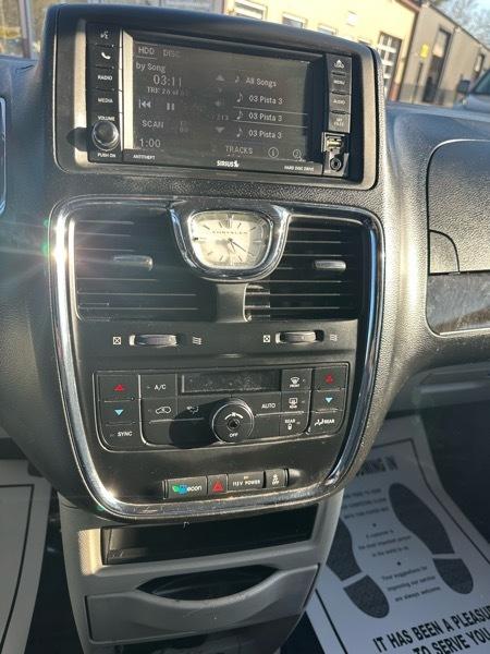 Chrysler Town & Country Touring 2013