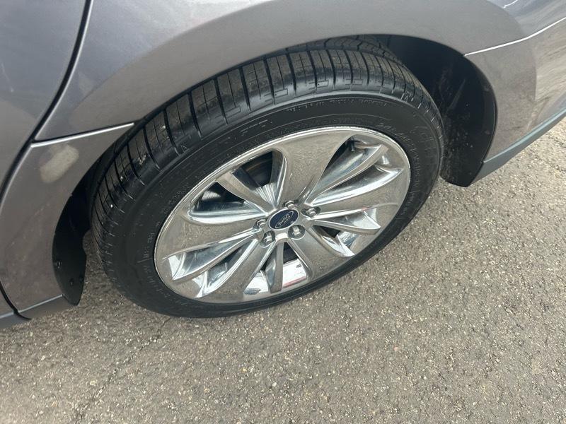 Ford Taurus Limited FWD 2011