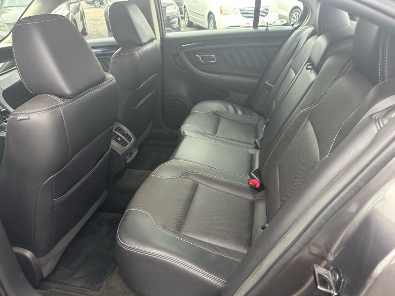 Ford Taurus Limited FWD 2011