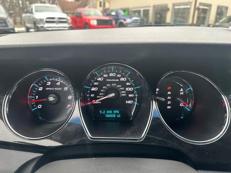 Ford Taurus Limited FWD 2011