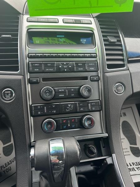 Ford Taurus Limited FWD 2011