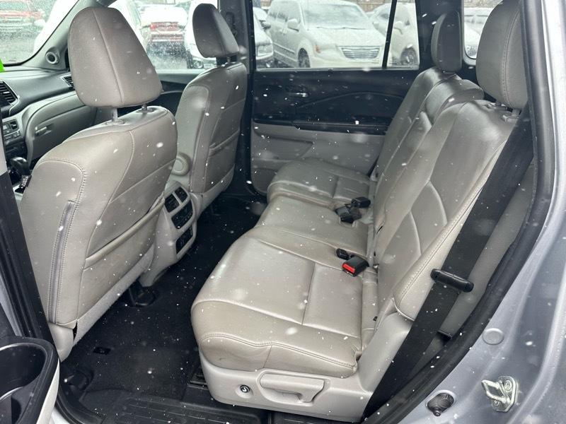 Honda Pilot EX-L w/Navigation and RES AWD 2019