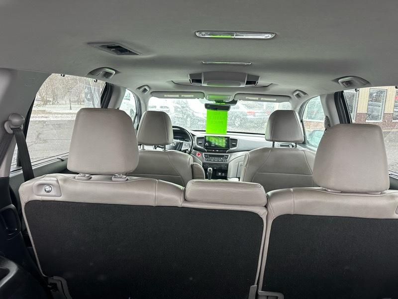 Honda Pilot EX-L w/Navigation and RES AWD 2019