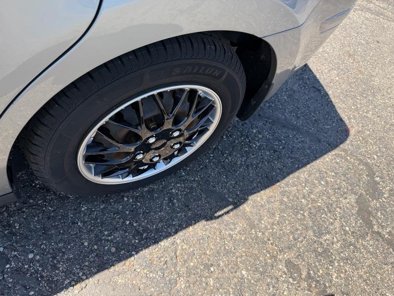 Nissan Versa 1.8 SL Hatchback 2011