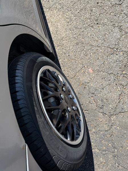 Nissan Versa 1.8 SL Hatchback 2011