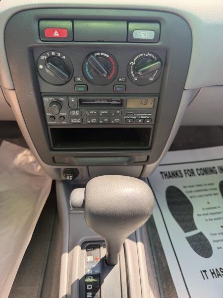 Nissan Sentra Base 1997