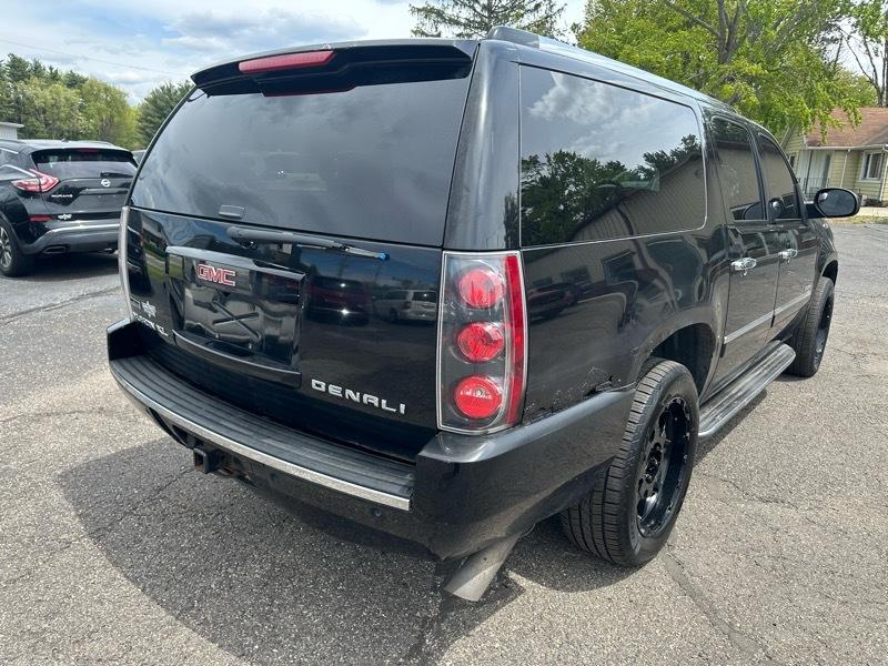 GMC Yukon Denali XL 4WD 2010