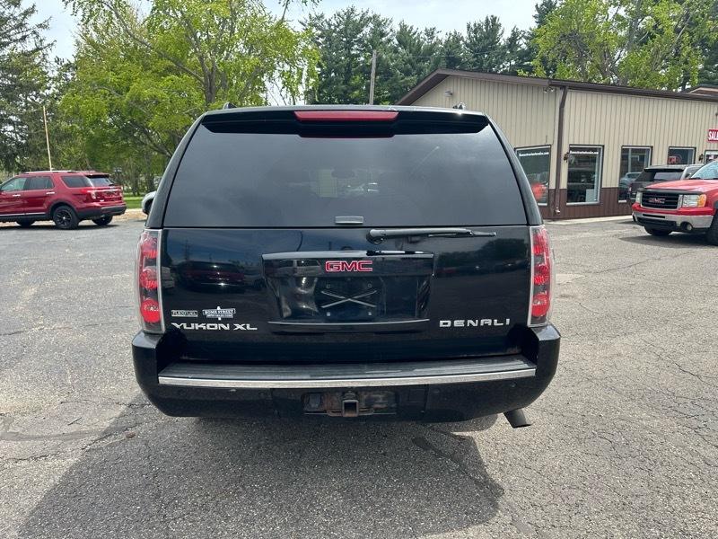 GMC Yukon Denali XL 4WD 2010