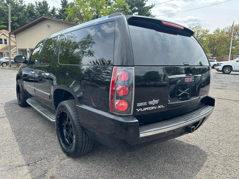 GMC Yukon Denali XL 4WD 2010