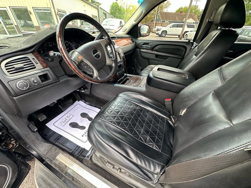 GMC Yukon Denali XL 4WD 2010