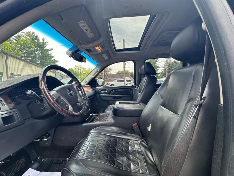 GMC Yukon Denali XL 4WD 2010