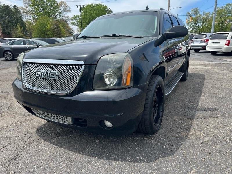 GMC Yukon Denali XL 4WD 2010