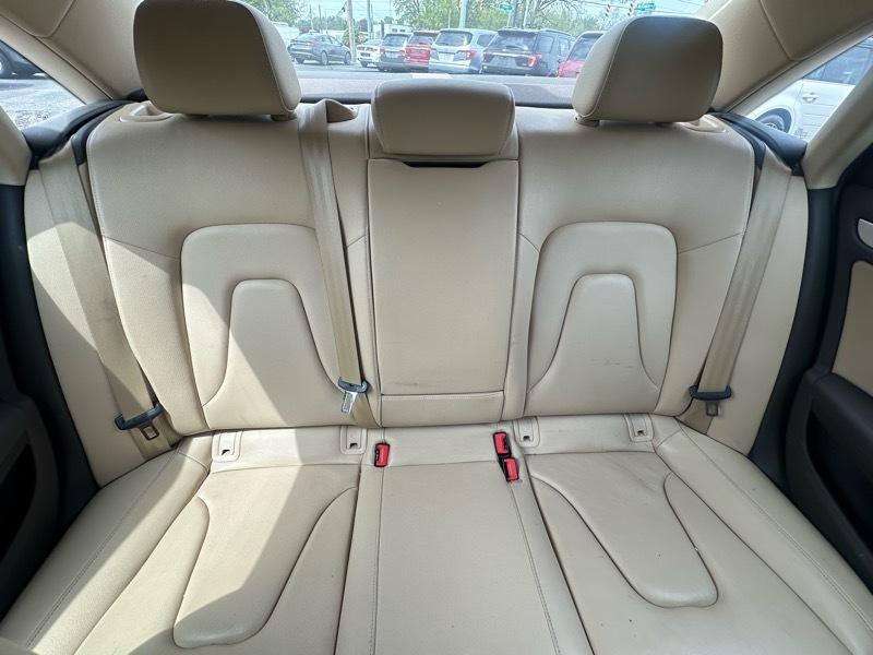 Audi A4 2.0T Sedan quattro Tiptronic 2014