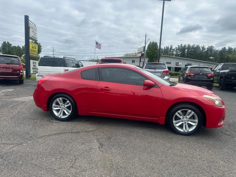 Nissan Altima 2.5 S 6M/T Coupe 2010