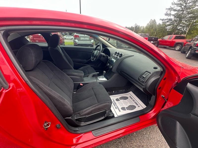 Nissan Altima 2.5 S 6M/T Coupe 2010