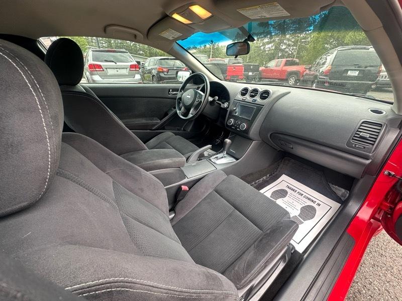 Nissan Altima 2.5 S 6M/T Coupe 2010