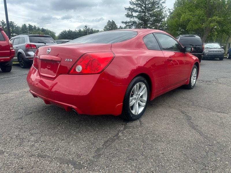 Nissan Altima 2.5 S 6M/T Coupe 2010