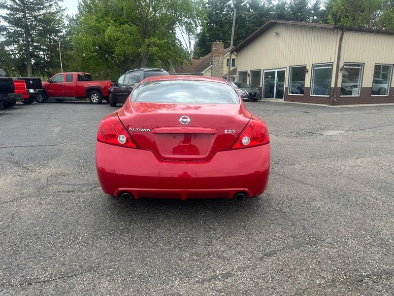 Nissan Altima 2.5 S 6M/T Coupe 2010