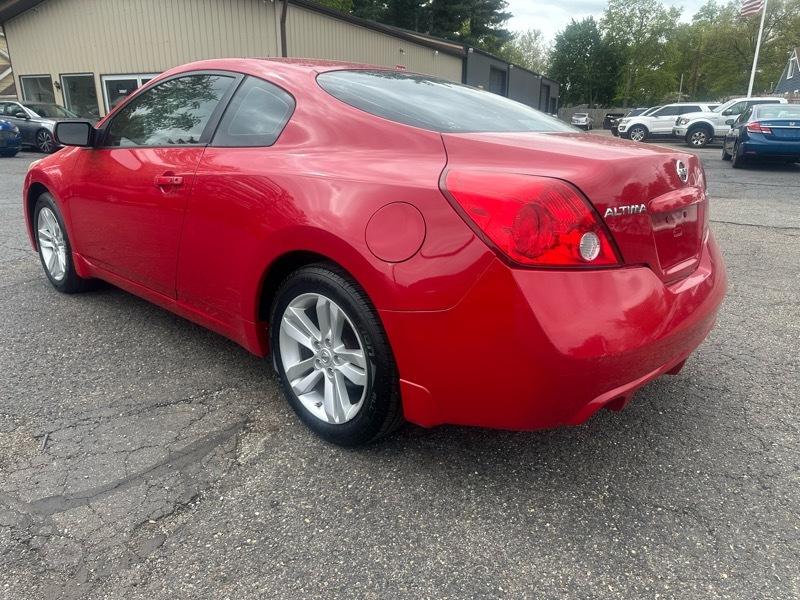 Nissan Altima 2.5 S 6M/T Coupe 2010