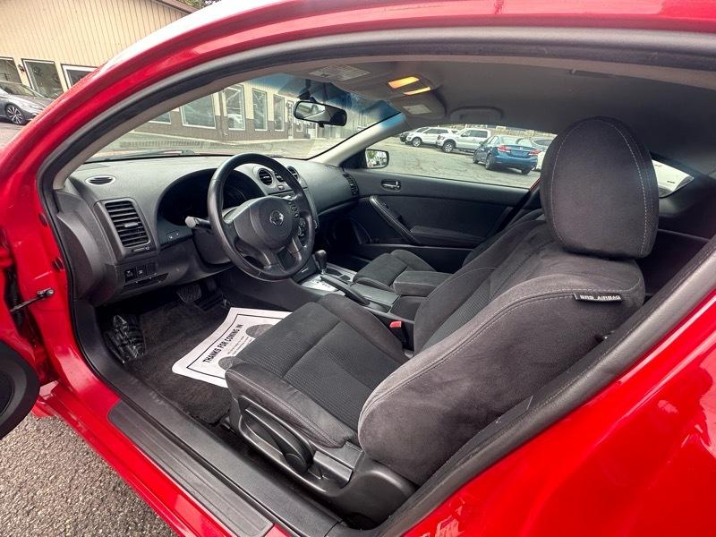 Nissan Altima 2.5 S 6M/T Coupe 2010