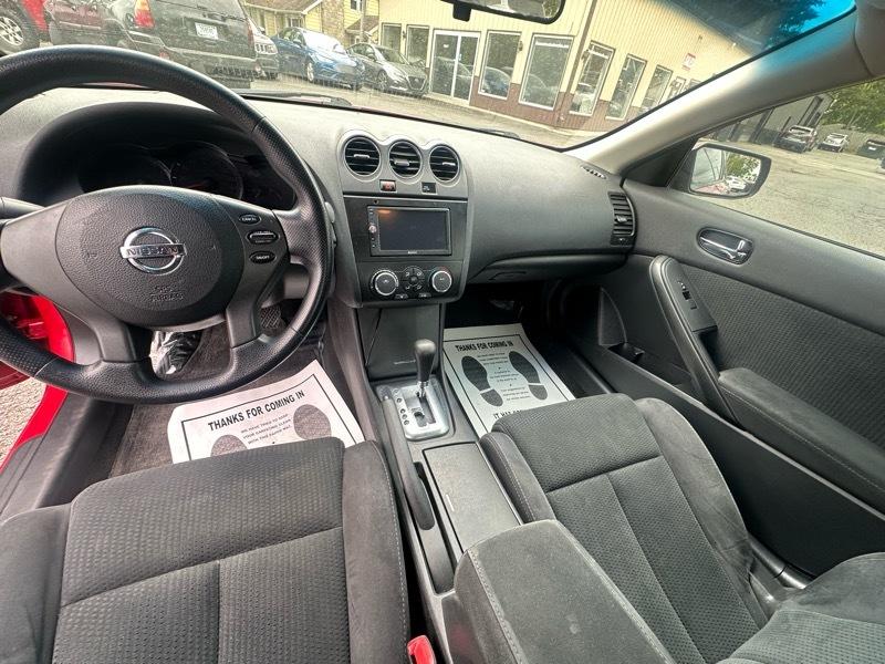 Nissan Altima 2.5 S 6M/T Coupe 2010