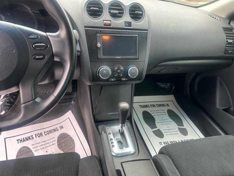 Nissan Altima 2.5 S 6M/T Coupe 2010