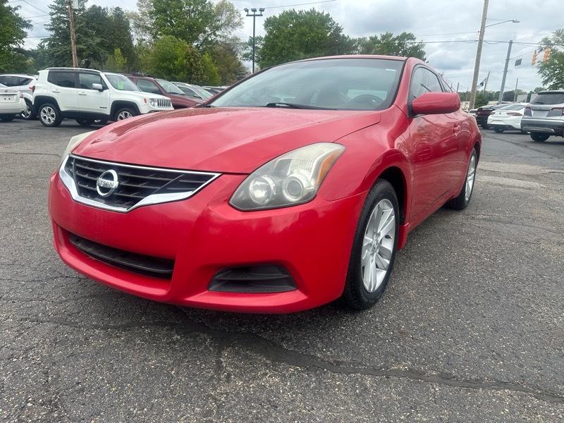 Nissan Altima 2.5 S 6M/T Coupe 2010