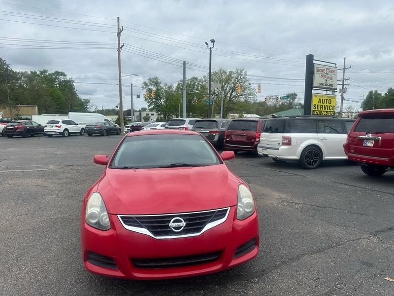 Nissan Altima 2.5 S 6M/T Coupe 2010