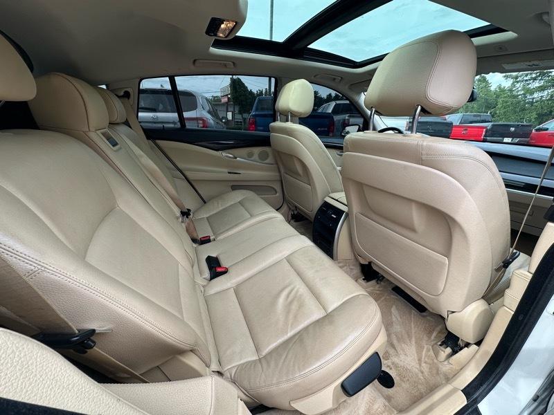 BMW 5-Series Gran Turismo 535xi GT 2014