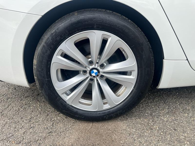 BMW 5-Series Gran Turismo 535xi GT 2014