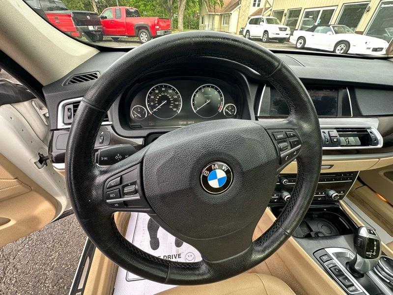 BMW 5-Series Gran Turismo 535xi GT 2014