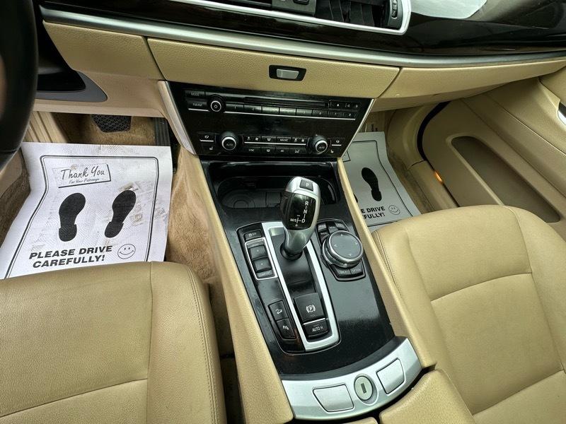 BMW 5-Series Gran Turismo 535xi GT 2014