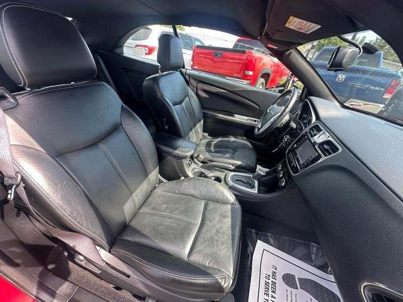 Chrysler 200  2013