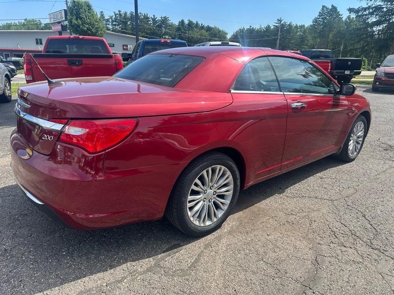 Chrysler 200  2013