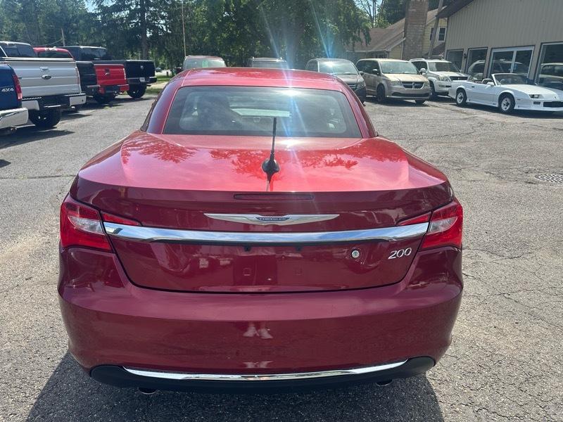 Chrysler 200  2013