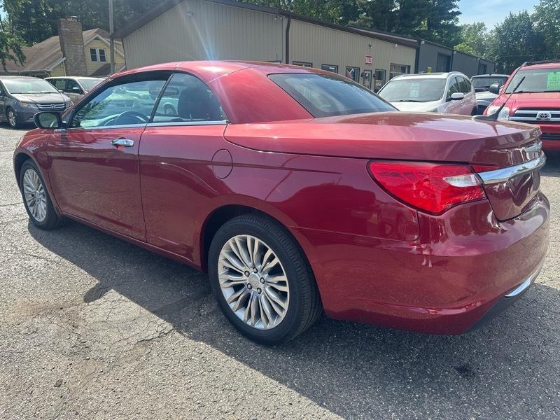 Chrysler 200  2013