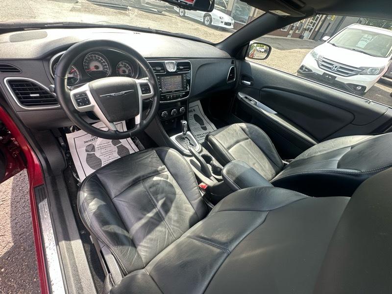 Chrysler 200  2013