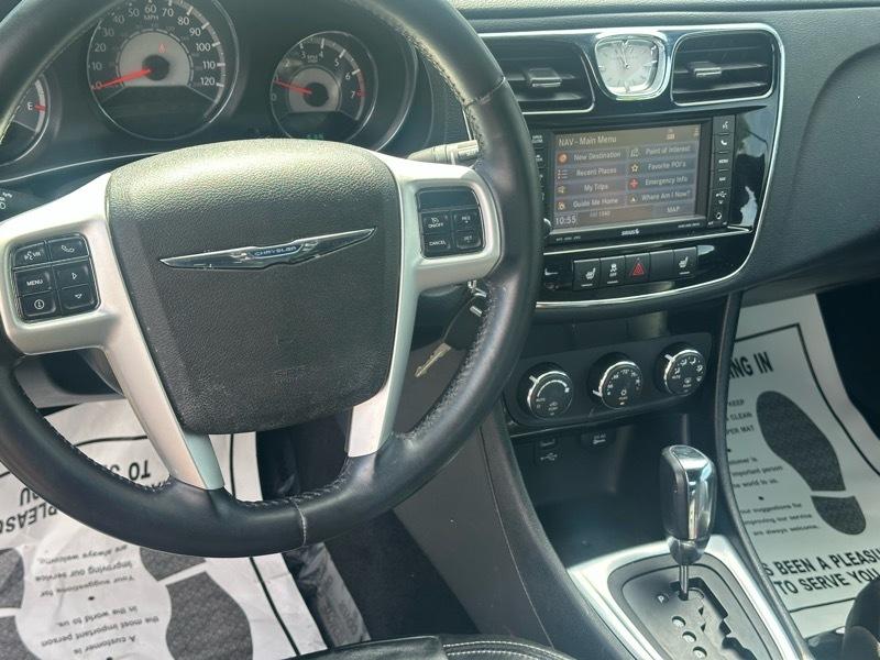 Chrysler 200  2013