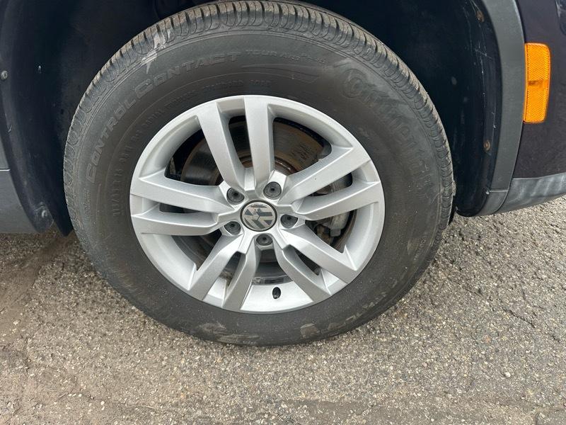 Volkswagen Tiguan S 2015