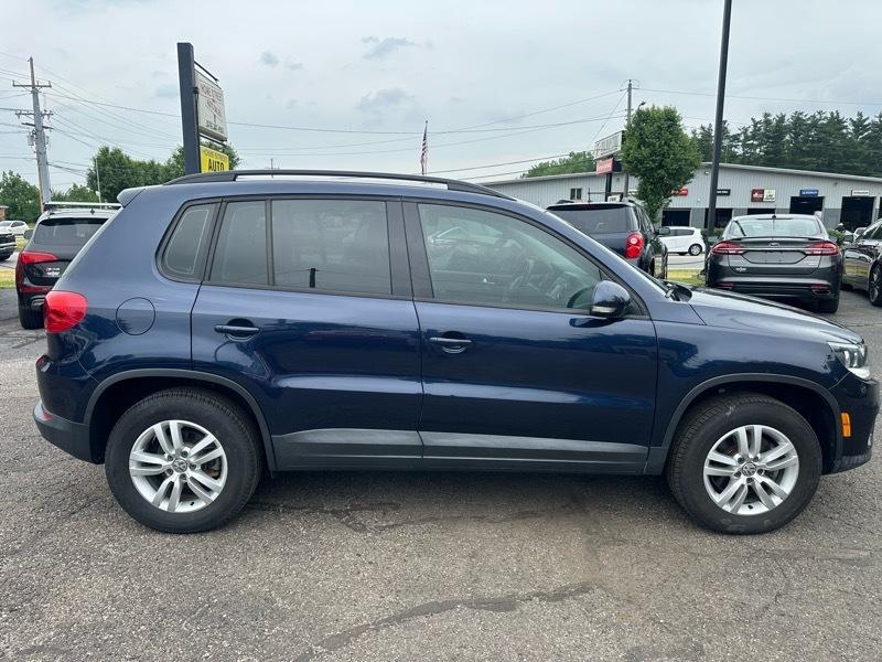 Volkswagen Tiguan S 2015
