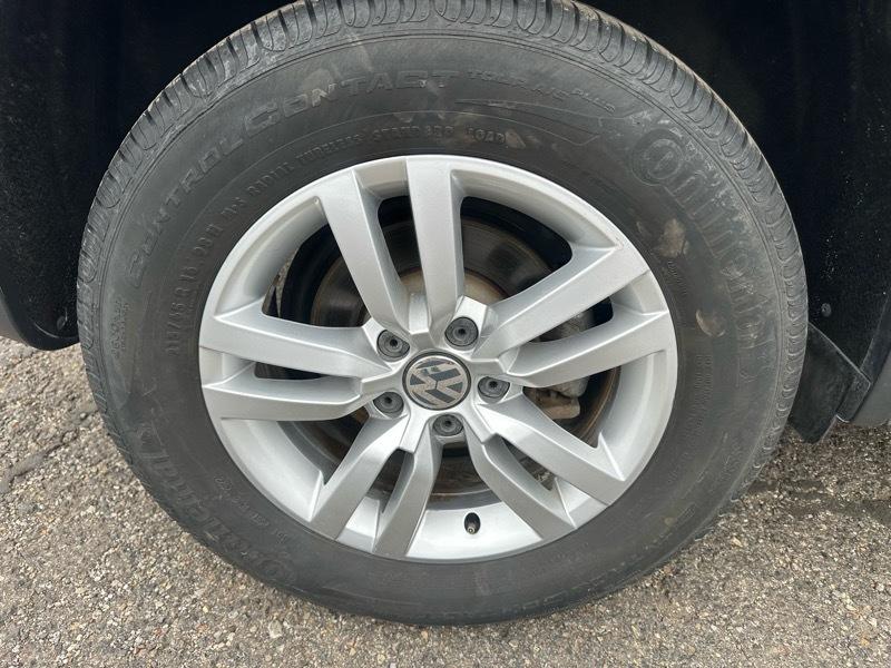 Volkswagen Tiguan S 2015